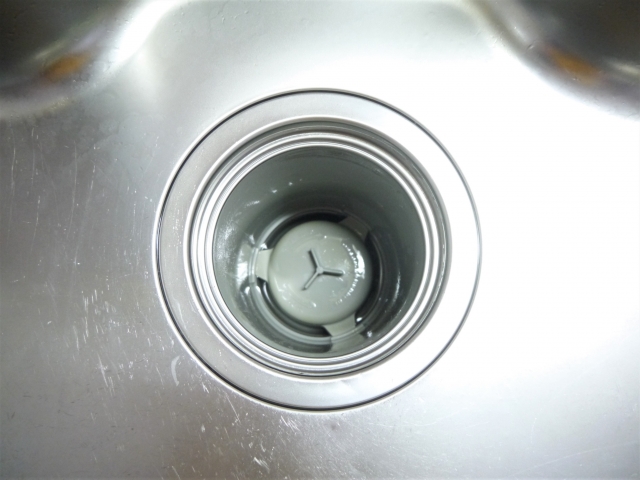 排水溝からゴキブリが上がってくる
